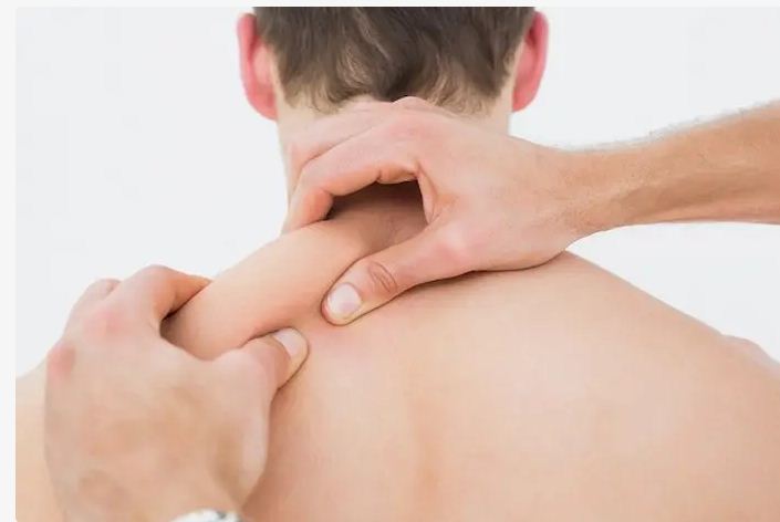 آیا عضو یا عضله آسیب‌دیده را ماساژ بدهیم یا نه؟